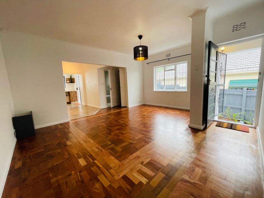 2 Bedroom Property for Sale in Vredehoek Western Cape